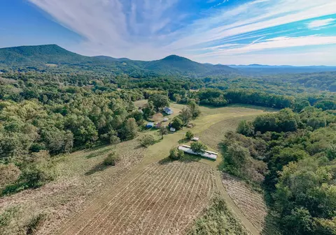 1737 Beagle Club Rd, Vinton, VA 24179