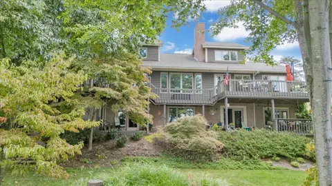 125 Windward Dr, Moneta, VA 24121