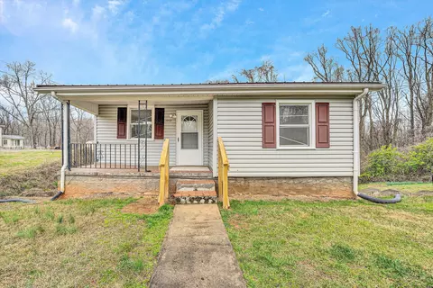 1669 Roundabout Rd, Martinsville, VA 24112