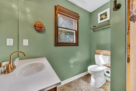 Bath - 1925 Edgerton Ave SE, Roanoke, VA 24014 photo 3 of 3