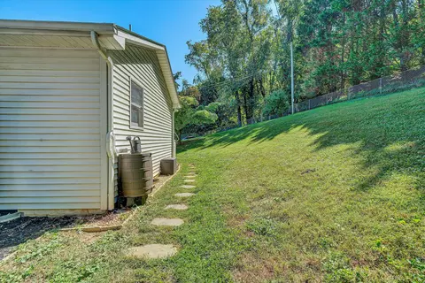 Exterior - 1925 Edgerton Ave SE, Roanoke, VA 24014 photo 5 of 13
