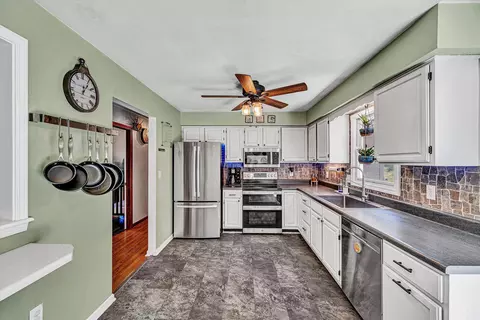 Kitchen - 1925 Edgerton Ave SE, Roanoke, VA 24014 photo 2 of 3