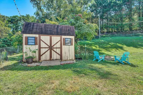 Exterior - 1925 Edgerton Ave SE, Roanoke, VA 24014 photo 4 of 13