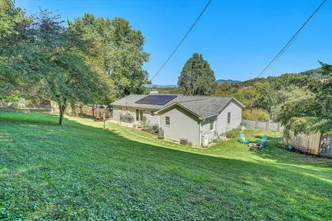 Exterior - 1925 Edgerton Ave SE, Roanoke, VA 24014 photo 10 of 13
