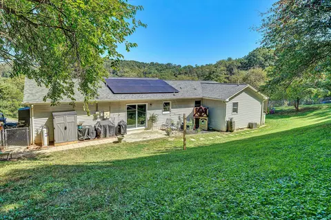 Exterior - 1925 Edgerton Ave SE, Roanoke, VA 24014 photo 8 of 13