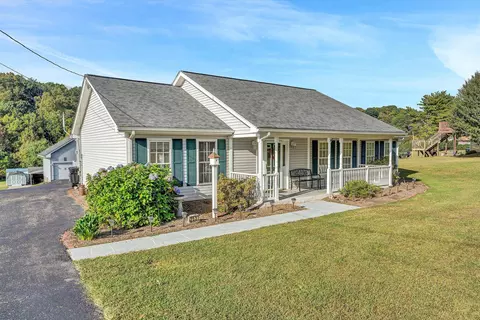 2527 Rutrough Rd, Roanoke, VA 24014