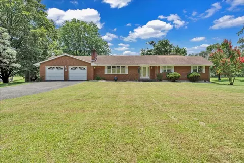 1944 W Ruritan Rd, Roanoke, VA 24012