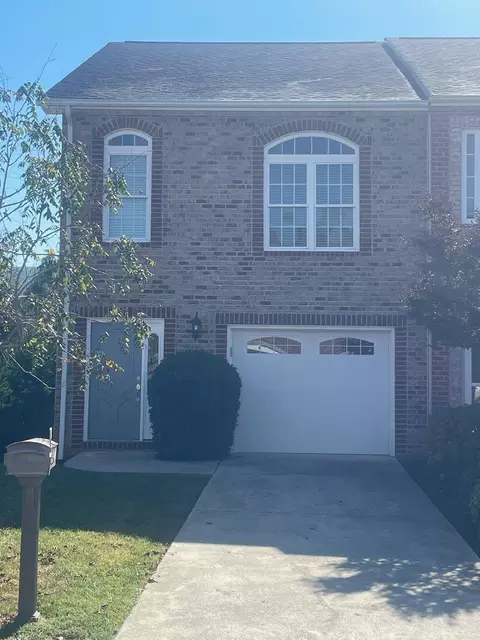 819 Walhalla Ct, Roanoke, VA 24019