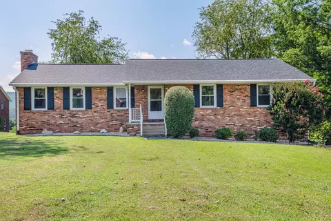 17 Pinehurst Dr, Daleville, VA 24083