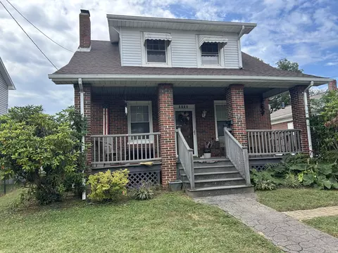 2712 Meadows St NW, Roanoke, VA 24012