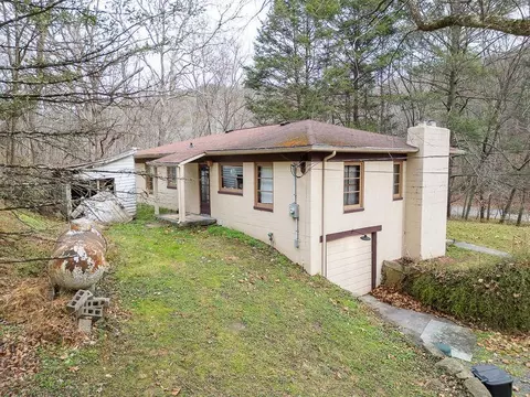 Exterior - 8122 Rich Patch Rd, Covington, VA 24426 photo 4 of 13