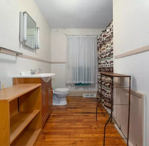 Bath - 8122 Rich Patch Rd, Covington, VA 24426 photo 1 of 1