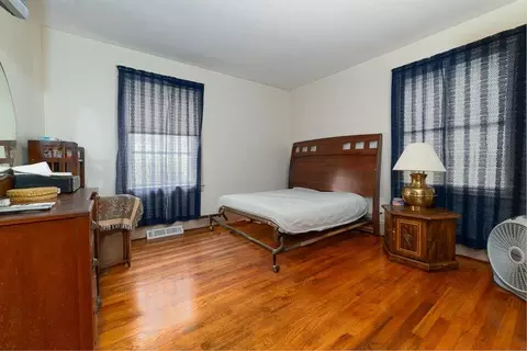 Bedroom - 8122 Rich Patch Rd, Covington, VA 24426 photo 2 of 3