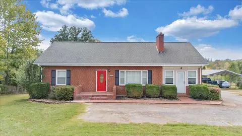 10590 Stewartsville Rd, Vinton, VA 24179