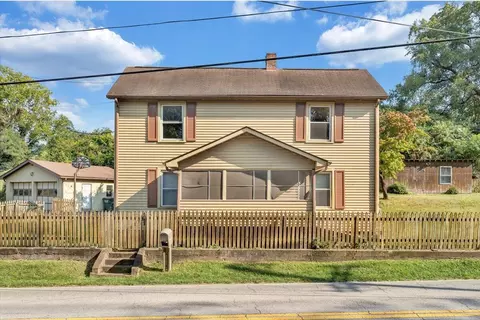 1494 W Riverside Dr, Salem, VA 24153