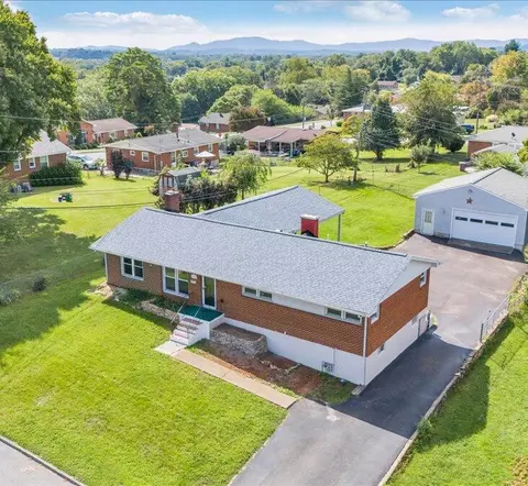 227 Maplelawn Ave NE, Roanoke, VA 24012