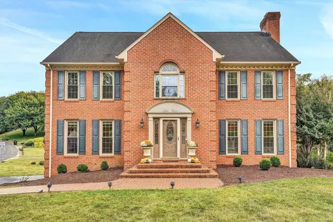 4557 Chippenham Dr, Roanoke, VA 24018