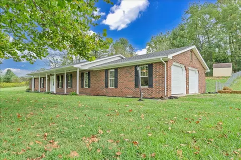 8116 Arabian Ln, Catawba, VA 24070