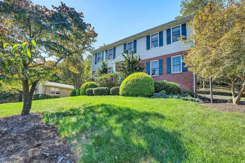4739 Hickory Hill Dr, Roanoke, VA 24018