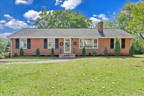 3641 Parkwood Dr, Roanoke, VA 24018