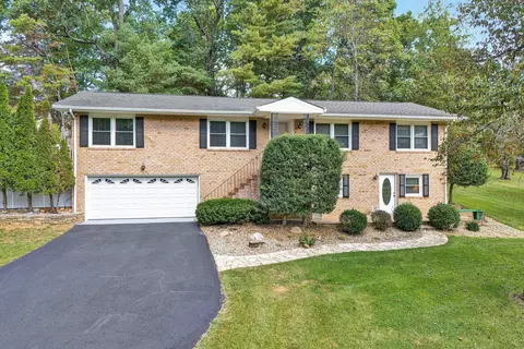 230 Keswick Farm Rd, Troutville, VA 24175