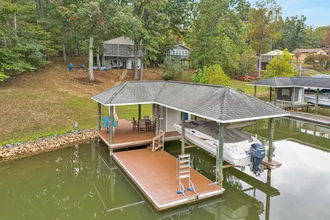 416 Beckys Creek Dr, Moneta, VA 24121