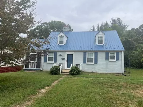 810 Jefferson Cir, Martinsville, VA 24112
