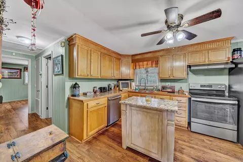 Kitchen - 1057 Eaffa Ln, Vinton, VA 24179 photo 4 of 4