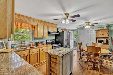 Kitchen - 1057 Eaffa Ln, Vinton, VA 24179 photo 1 of 4