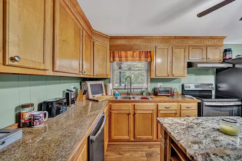 Kitchen - 1057 Eaffa Ln, Vinton, VA 24179 photo 2 of 4