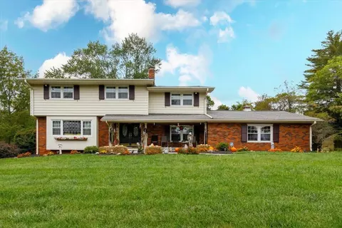 5673 Club Ln, Roanoke, VA 24018