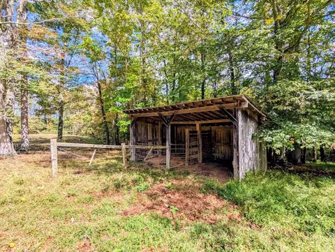 173 Hubbard Rd SW, Willis, VA 24380 photo 14