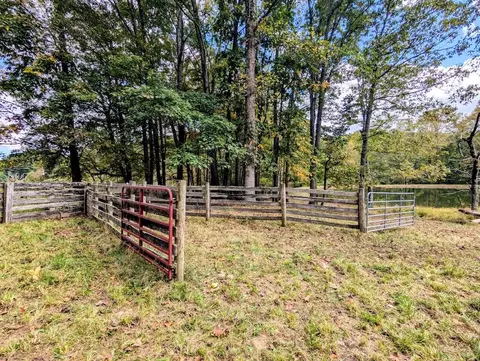 173 Hubbard Rd SW, Willis, VA 24380 photo 5
