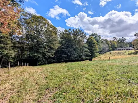 173 Hubbard Rd SW, Willis, VA 24380