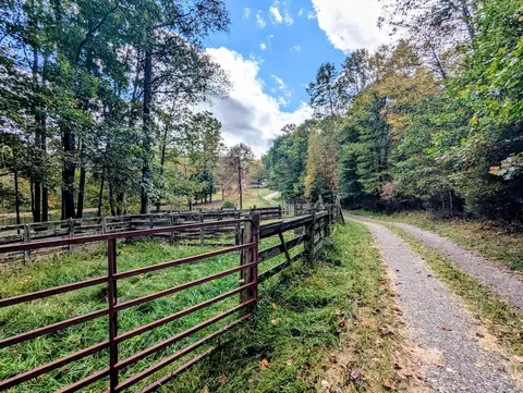 173 Hubbard Rd SW, Willis, VA 24380 photo 2