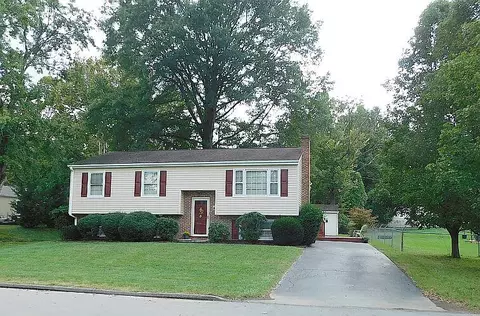 4230 Sharolyn Dr, Roanoke, VA 24018