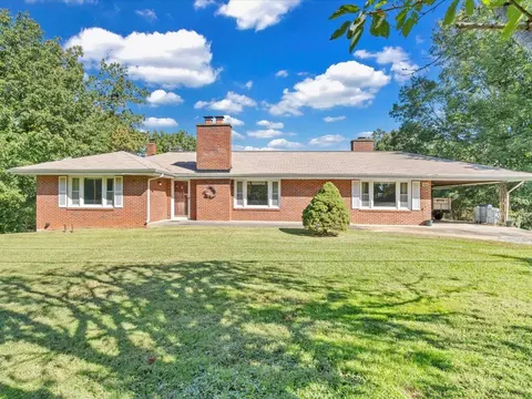 166 Summit View Dr, Martinsville, VA 24112