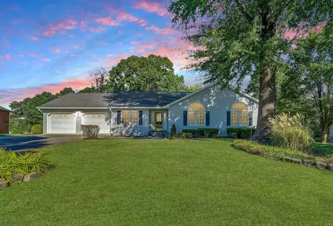 1012 Almond Dr, Vinton, VA 24179