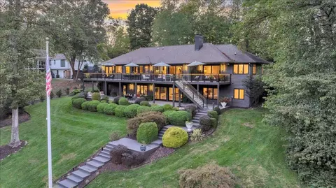 210 Upland Shores Dr, Penhook, VA 24137