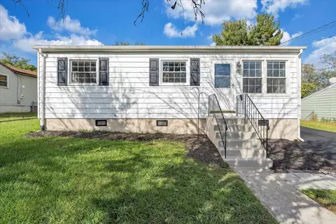 406 E Augusta Ave, Vinton, VA 24179