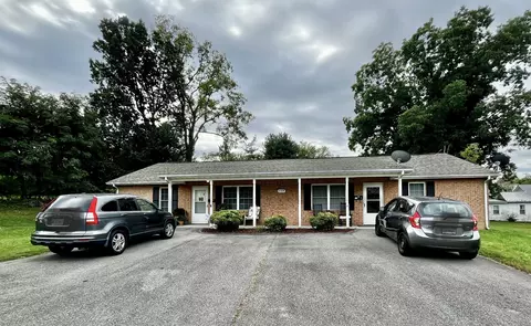 1195 Fairmont Dr, Vinton, VA 24179