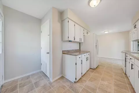 Entry Way - 3516 Springtree Cir NE, Roanoke, VA 24012 photo 2 of 2
