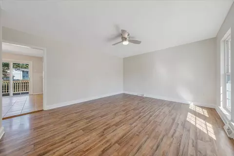 Living - 3516 Springtree Cir NE, Roanoke, VA 24012 photo 1 of 4