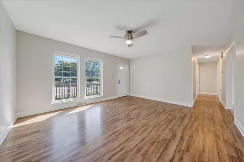 Living - 3516 Springtree Cir NE, Roanoke, VA 24012 photo 3 of 4