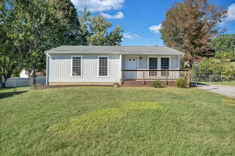 Exterior - 3516 Springtree Cir NE, Roanoke, VA 24012 photo 4 of 16