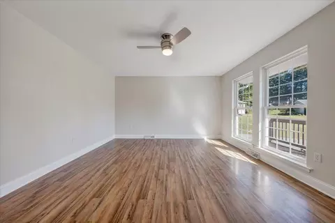 Living - 3516 Springtree Cir NE, Roanoke, VA 24012 photo 4 of 4