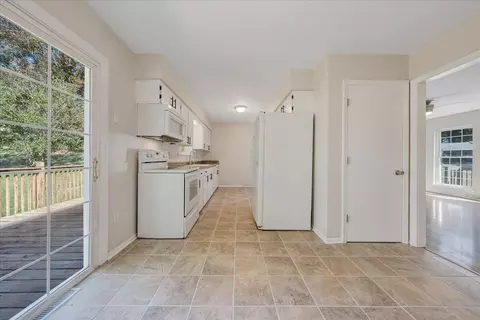 Entry Way - 3516 Springtree Cir NE, Roanoke, VA 24012 photo 1 of 2