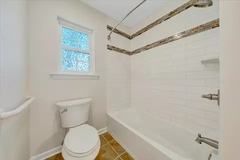 Bath - 3516 Springtree Cir NE, Roanoke, VA 24012 photo 1 of 2