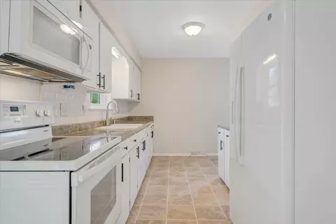 Kitchen - 3516 Springtree Cir NE, Roanoke, VA 24012 photo 1 of 2