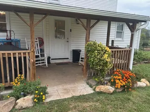 Exterior - 36 Boyd St, Buchanan, VA 24066 photo 5 of 9